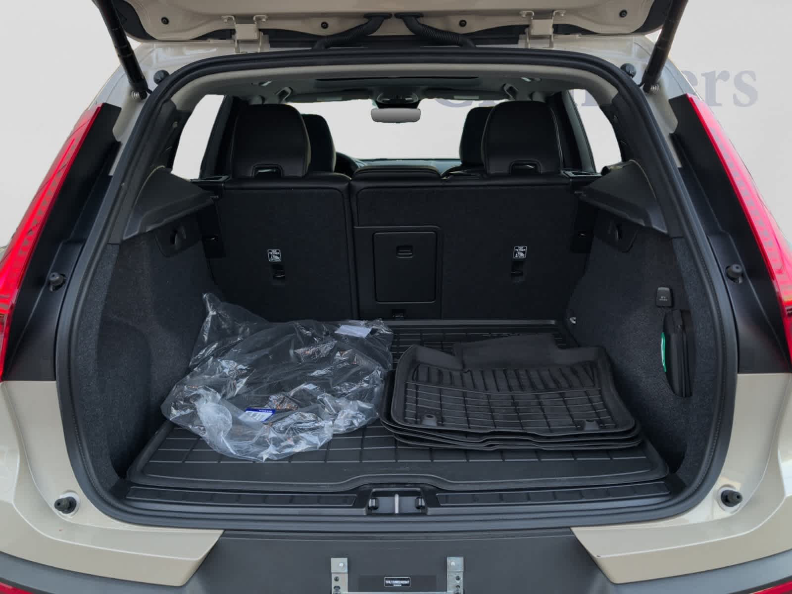 Used 2025 Volvo XC40 B5 Ultra Dark Theme SUV