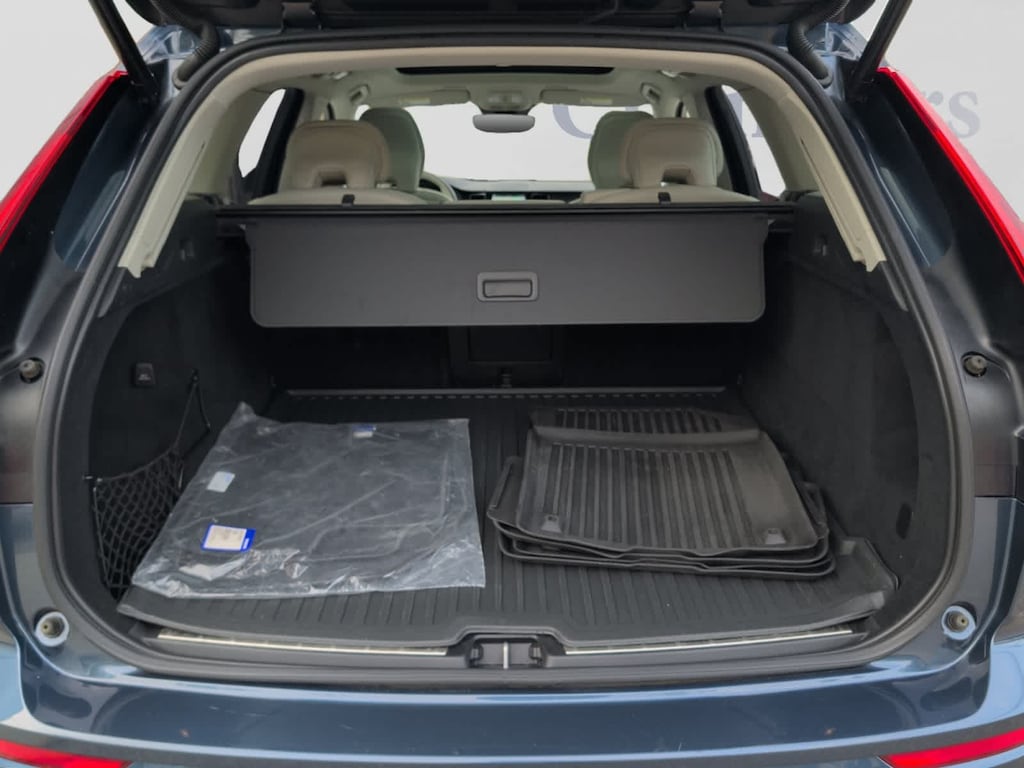 Used 2023 Volvo XC60 B5 AWD Ultimate Dark SUV