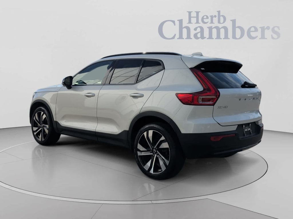 Certified 2024 Volvo XC40 B5 Plus Dark SUV