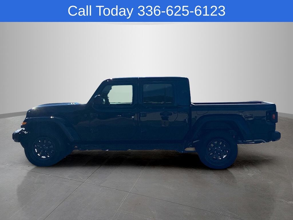 New 2025 Jeep Gladiator SPORT S 4X4 Pickup