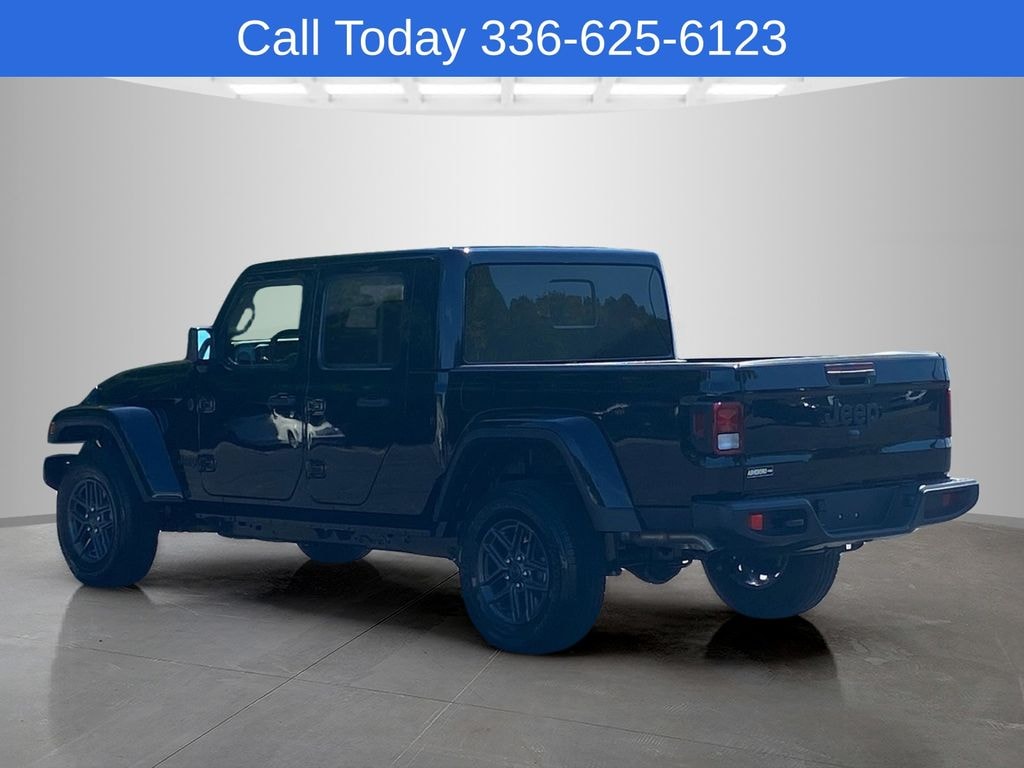 New 2025 Jeep Gladiator SPORT S 4X4 Pickup