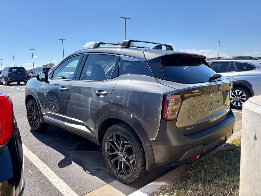 Used 2026 Nissan Kicks SR SUV