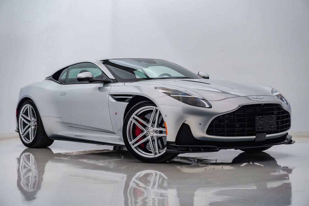  Aston Martin DB12