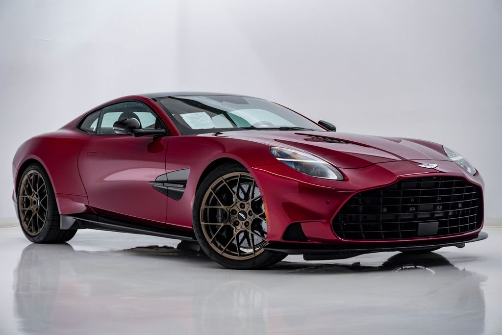  Aston Martin Vanquish
