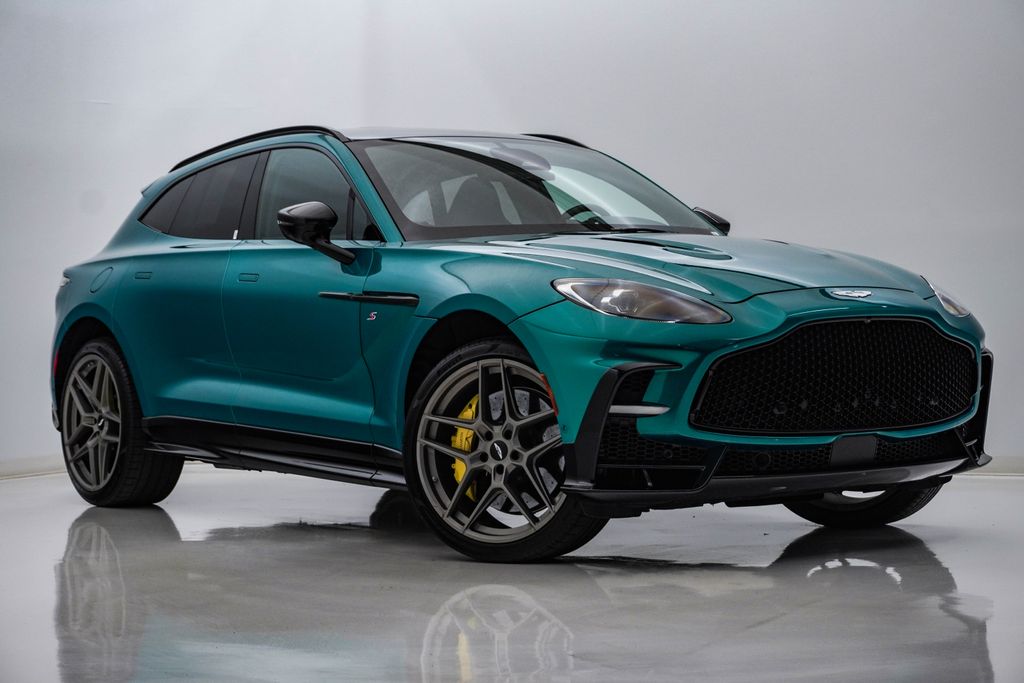  Aston Martin DBX S
