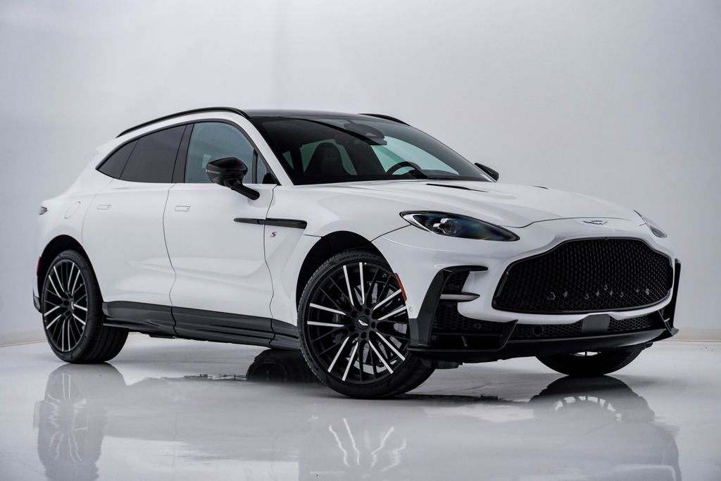  Aston Martin DBX S