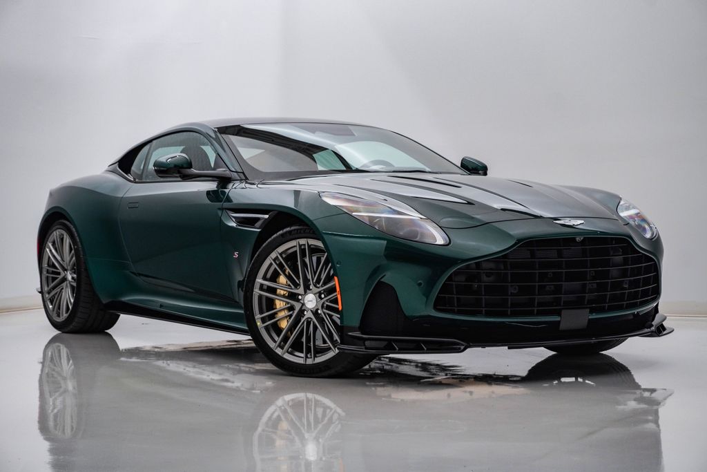  Aston Martin DB12