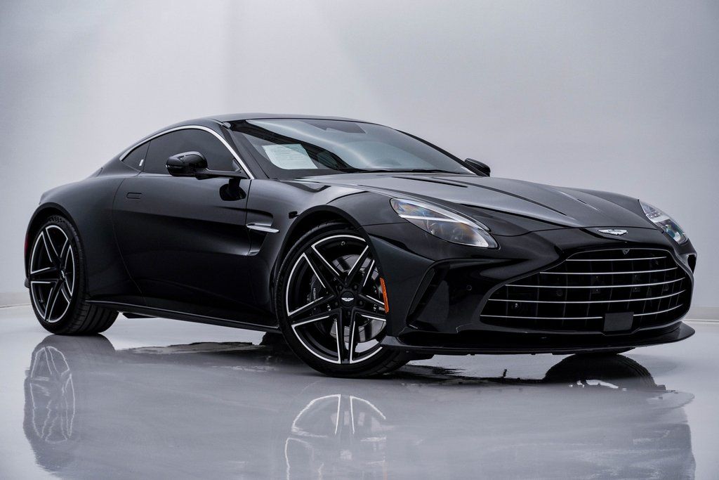  Aston Martin Vantage