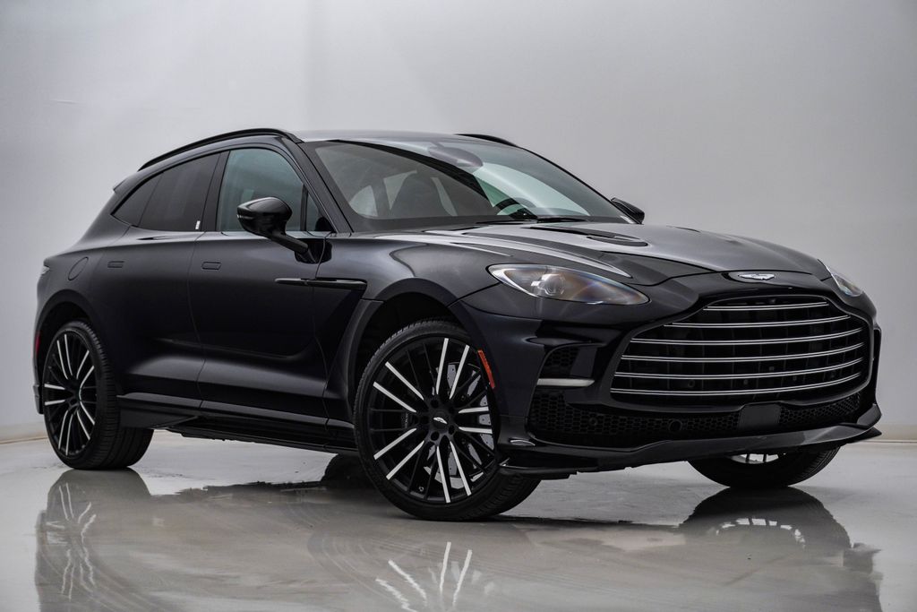 2025 Aston Martin DBX