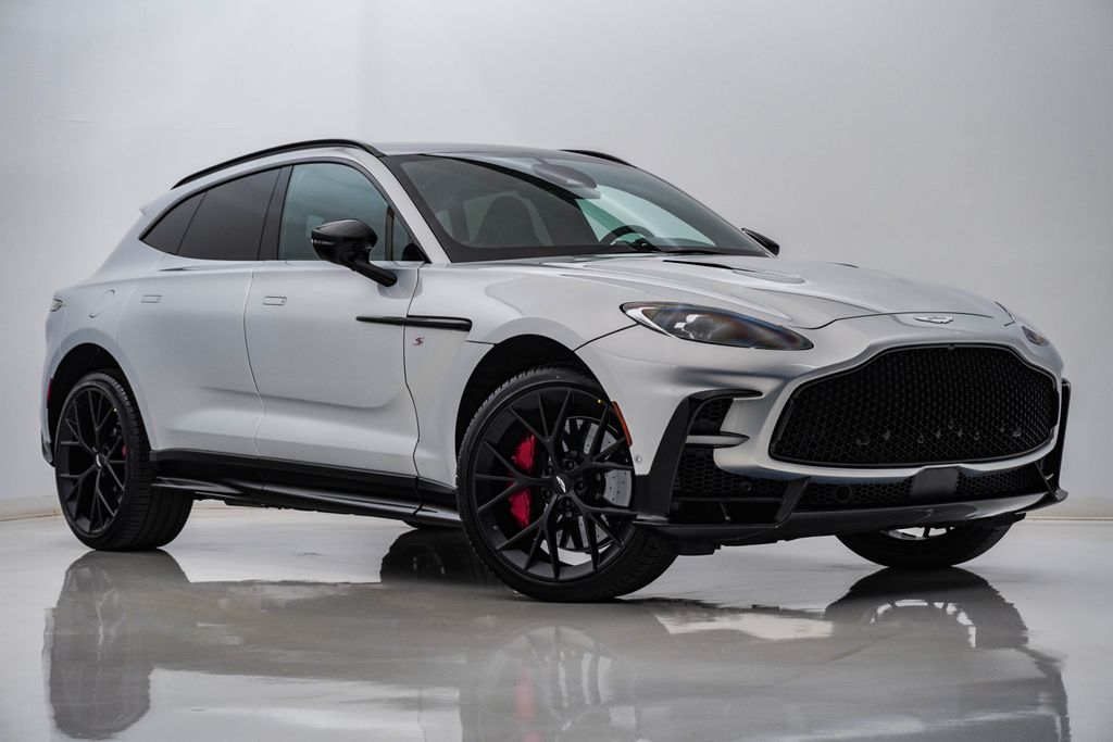 2026 Aston Martin DBX