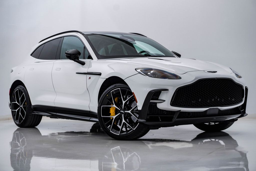  Aston Martin DBX S