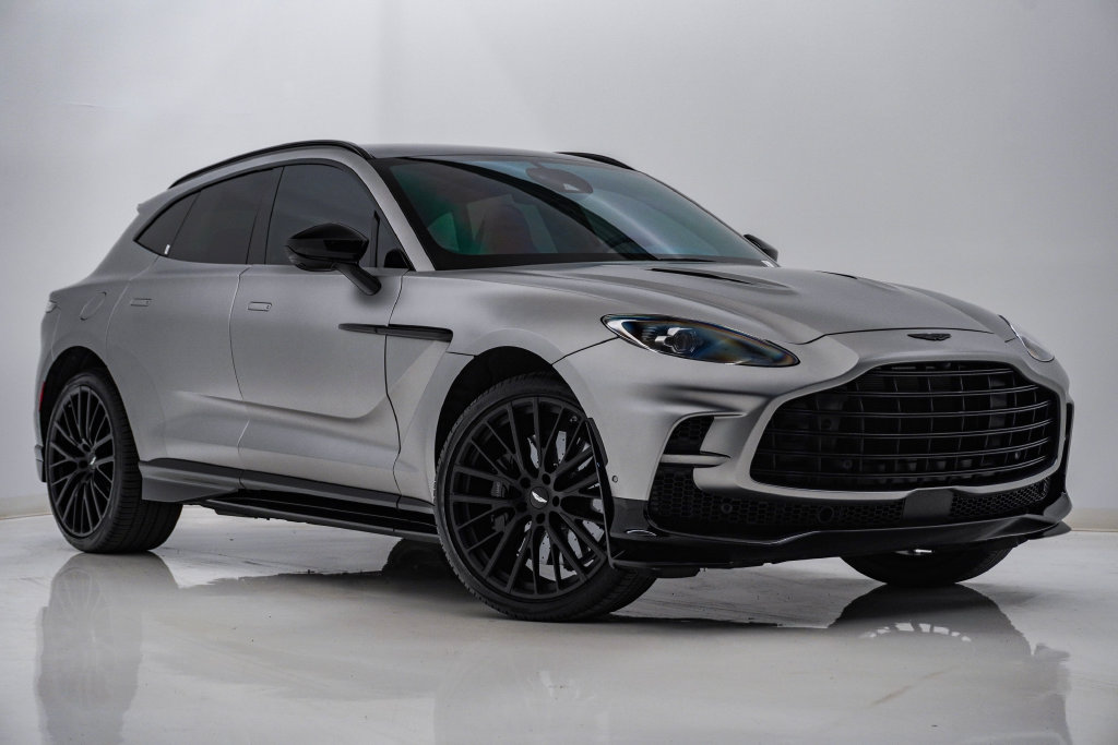  Aston Martin DBX