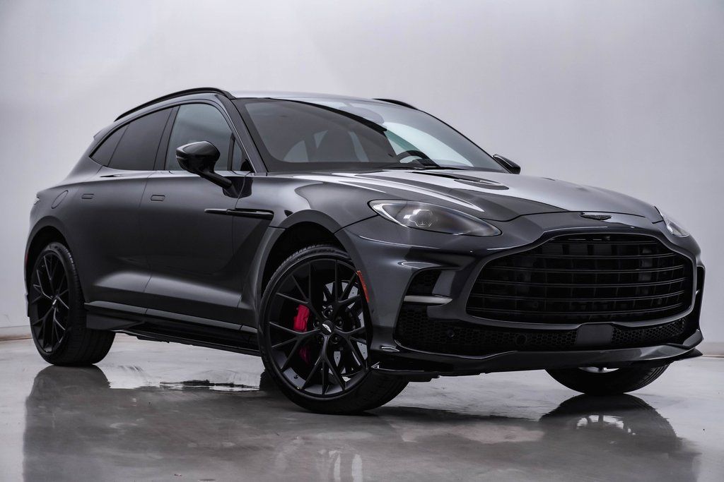  Aston Martin DBX
