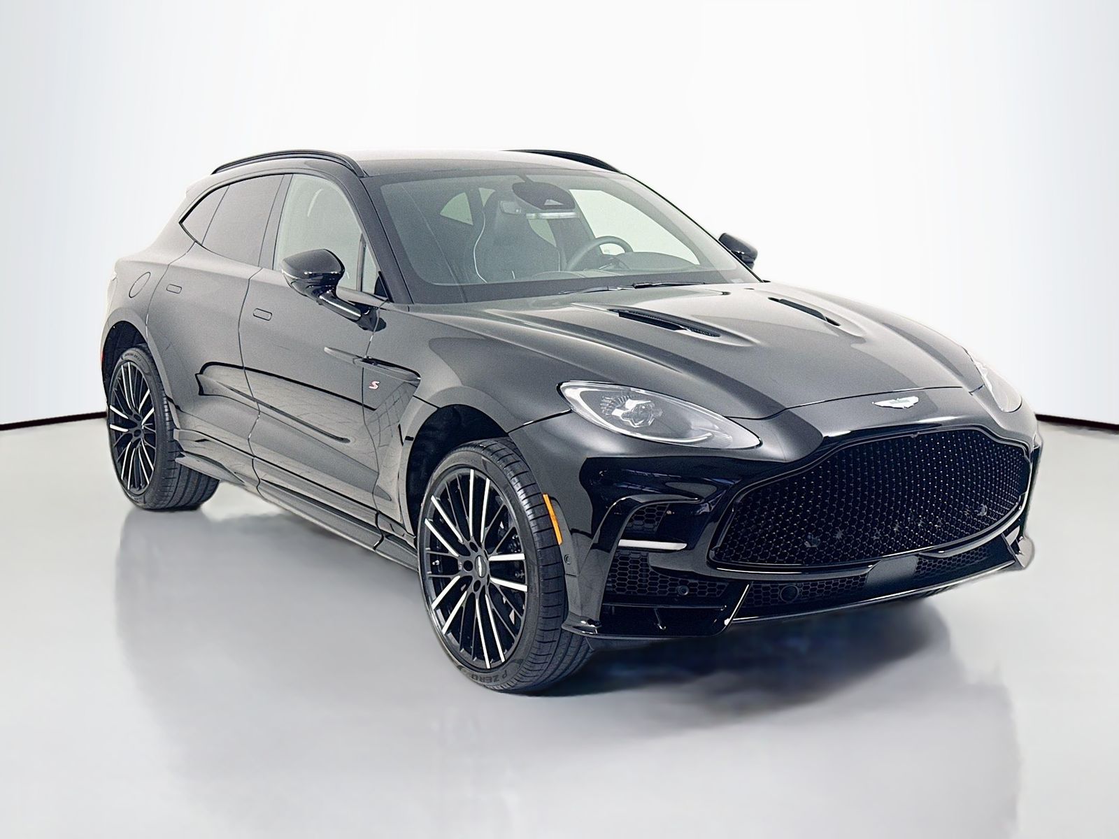  Aston Martin DBX