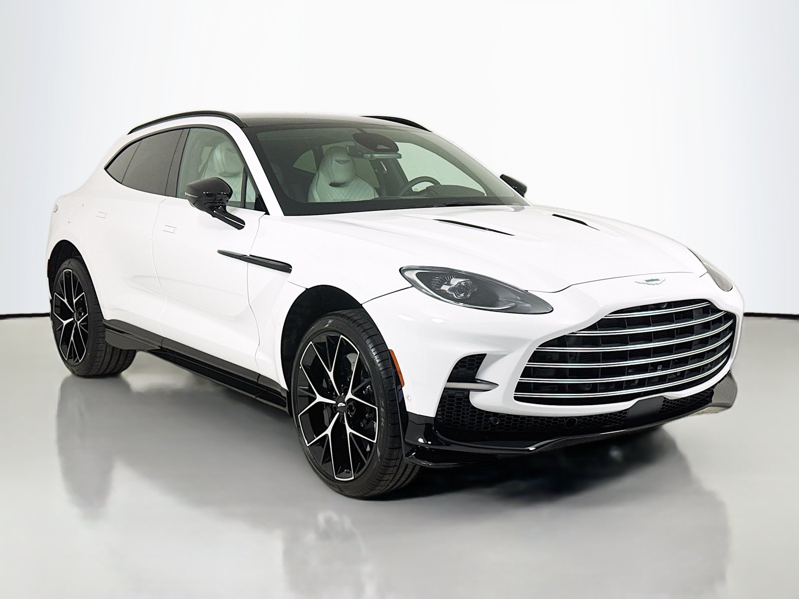 2026 Aston Martin DBX