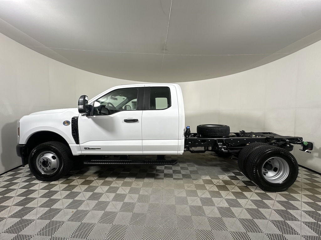 New 2027 Ford F-350 Chassis Truck Super Cab