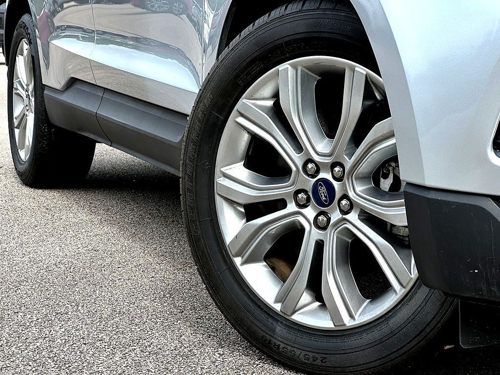 2020 Ford Edge Titanium - Photo 2