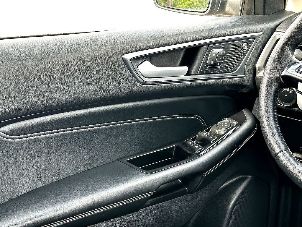 2020 Ford Edge Titanium - Photo 25