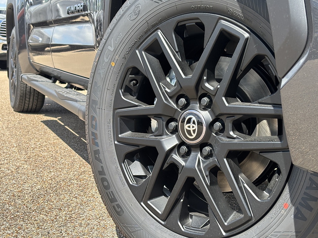 New 2026 Toyota Tundra Limited LIMITED CREWMAX 5.5