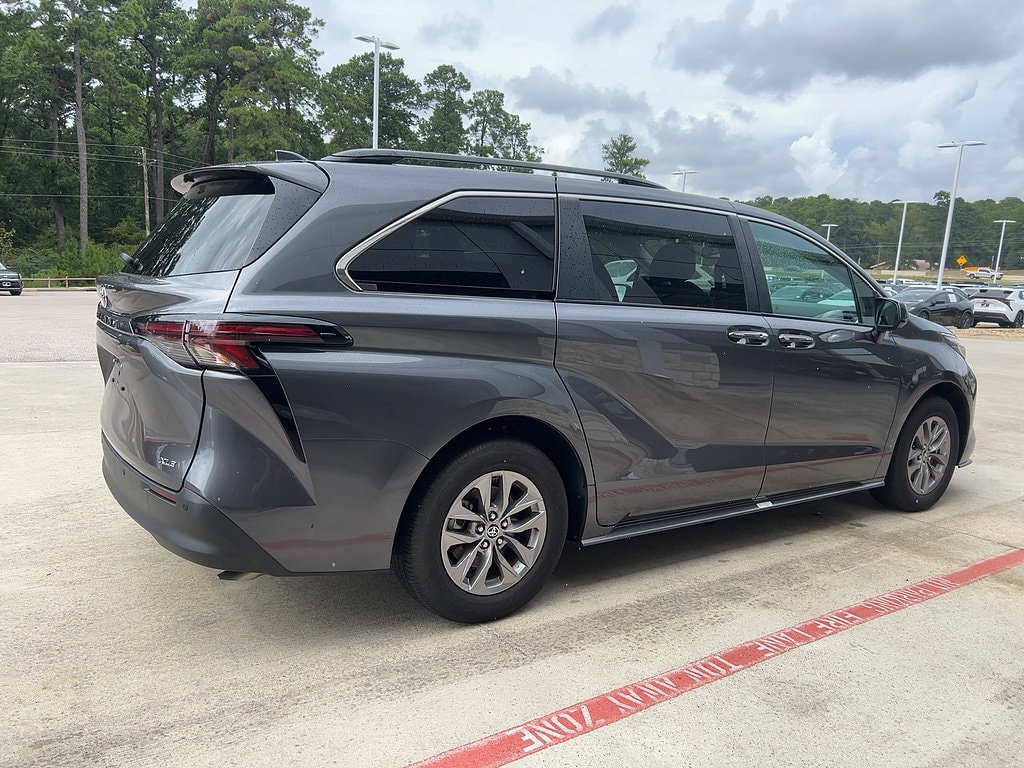 Used 2025 Toyota Sienna XLE Van Passenger Van