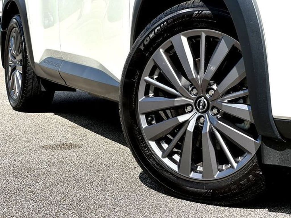 Used 2024 Nissan Pathfinder SL SUV