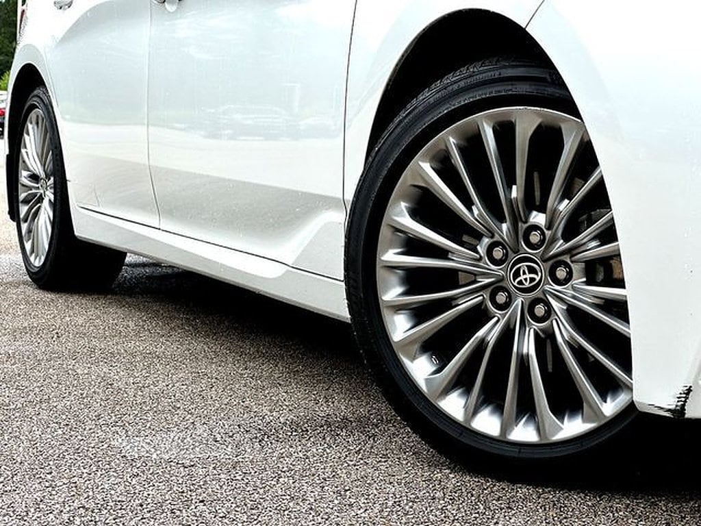 Certified 2022 Toyota Avalon Hybrid Limited Sedan