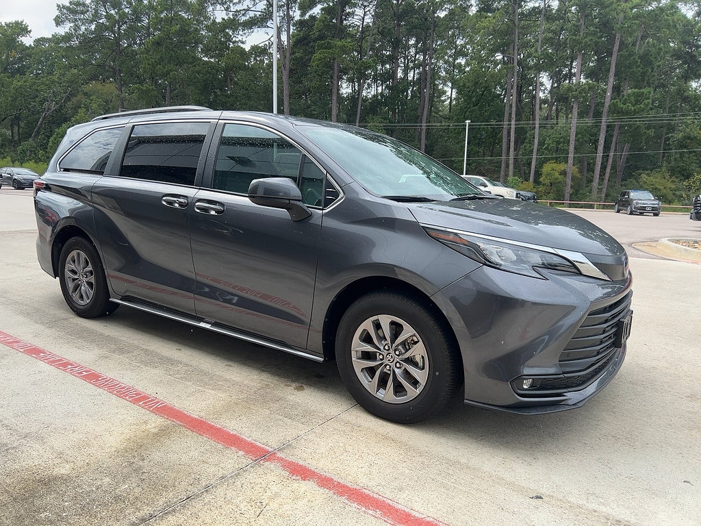 Used 2025 Toyota Sienna XLE Van Passenger Van