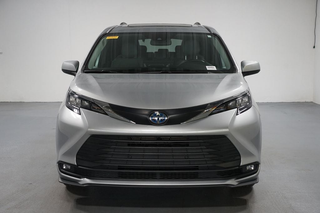 Certified 2025 Toyota Sienna XLE Minivan/Van