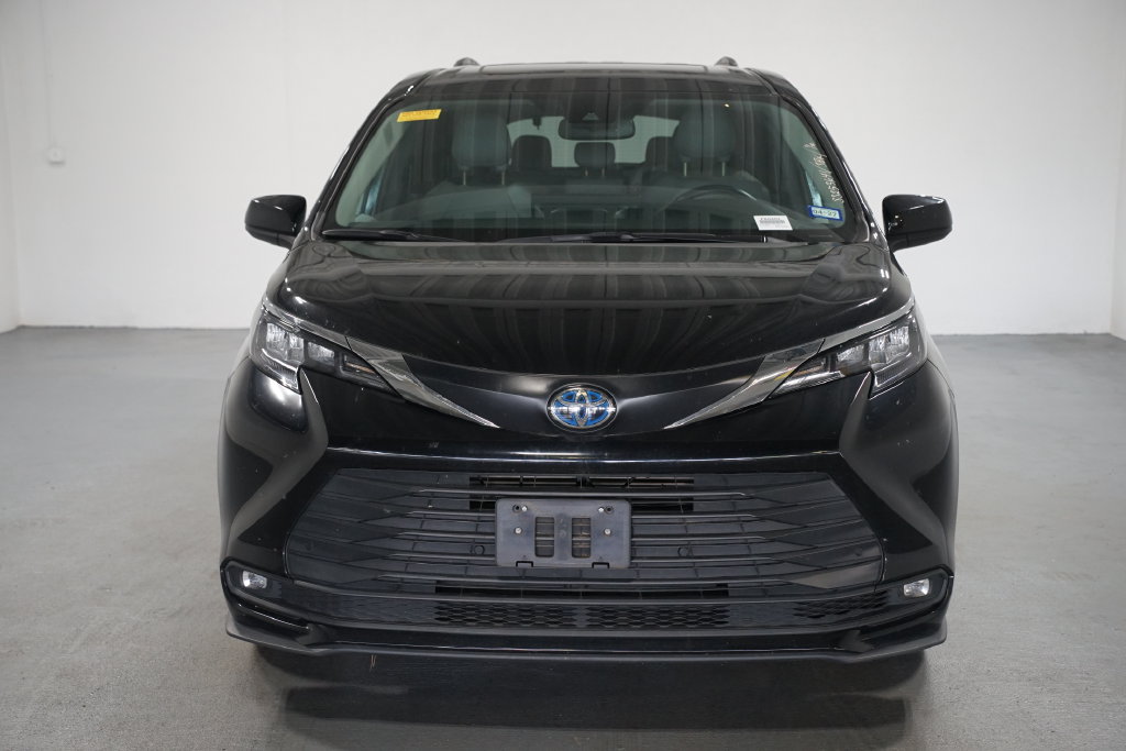 Certified 2025 Toyota Sienna XLE Minivan/Van