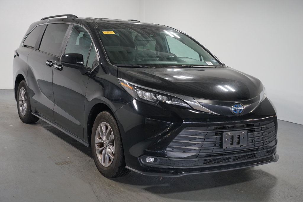 Certified 2025 Toyota Sienna XLE Minivan/Van
