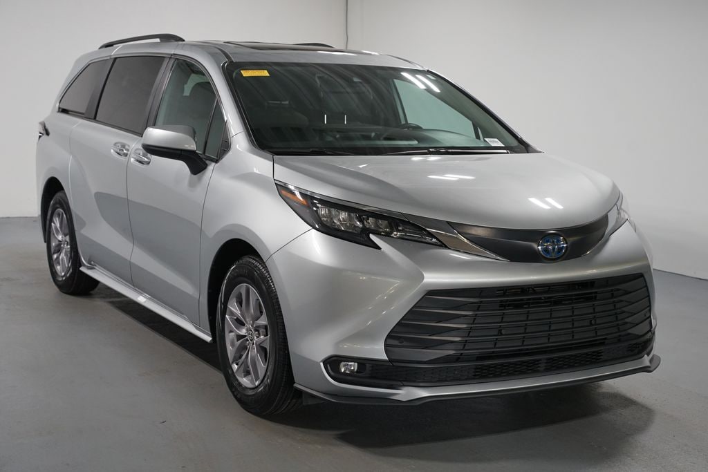 Certified 2025 Toyota Sienna XLE Minivan/Van