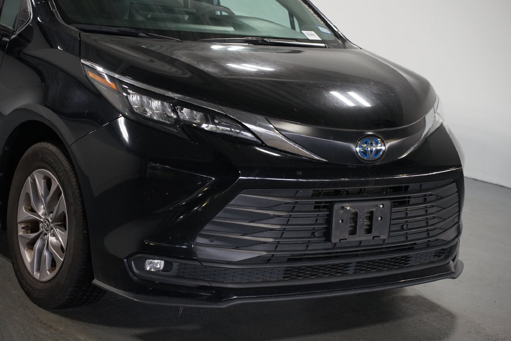 Certified 2025 Toyota Sienna XLE Minivan/Van