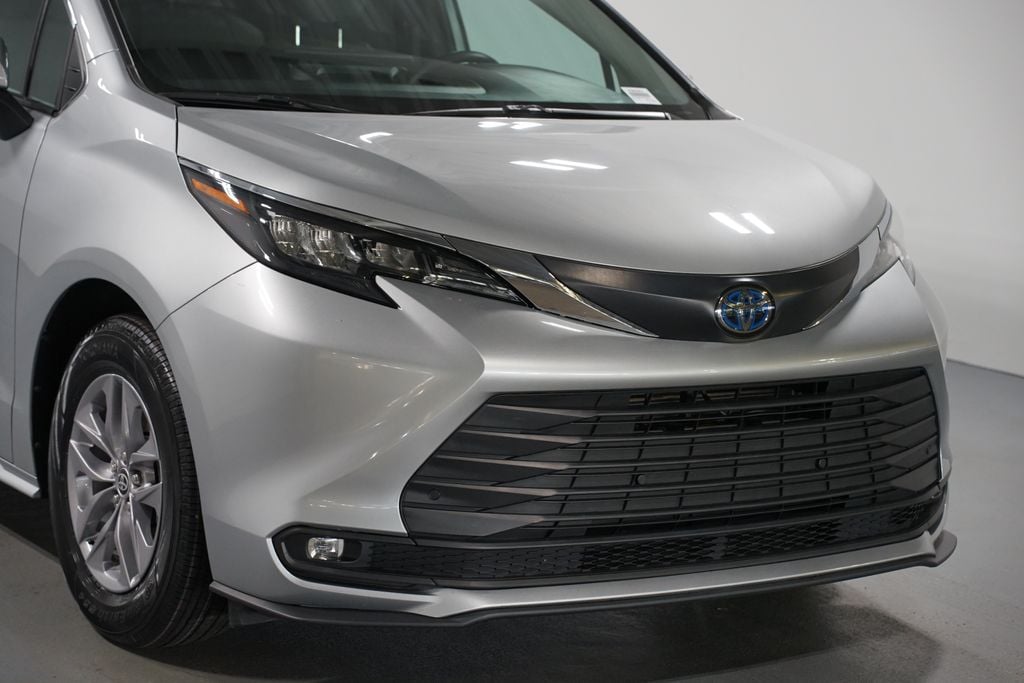 Certified 2025 Toyota Sienna XLE Minivan/Van