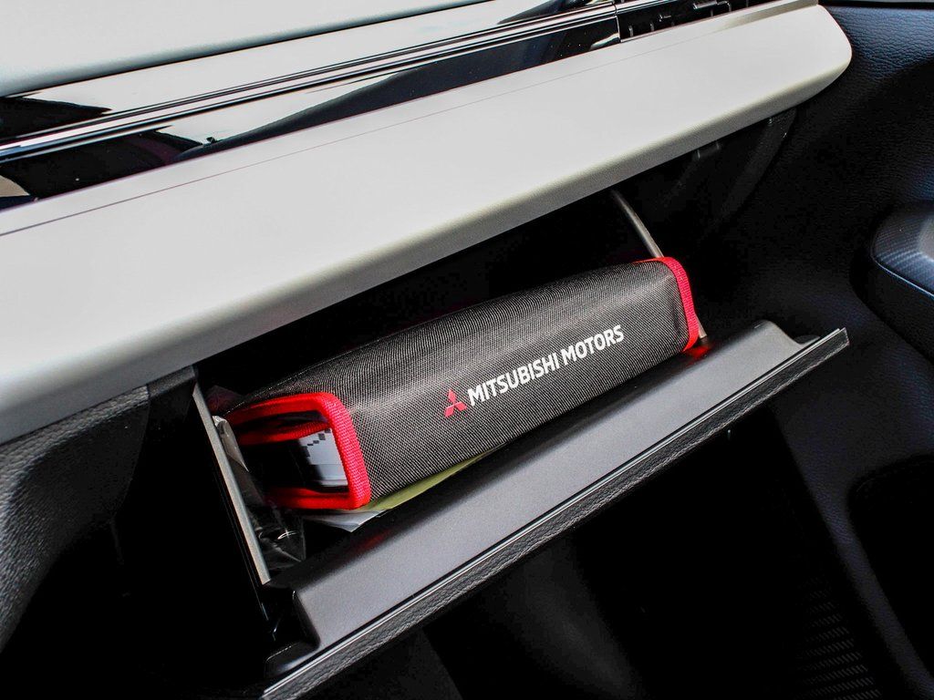 2025 Mitsubishi Outlander SE - Photo 18