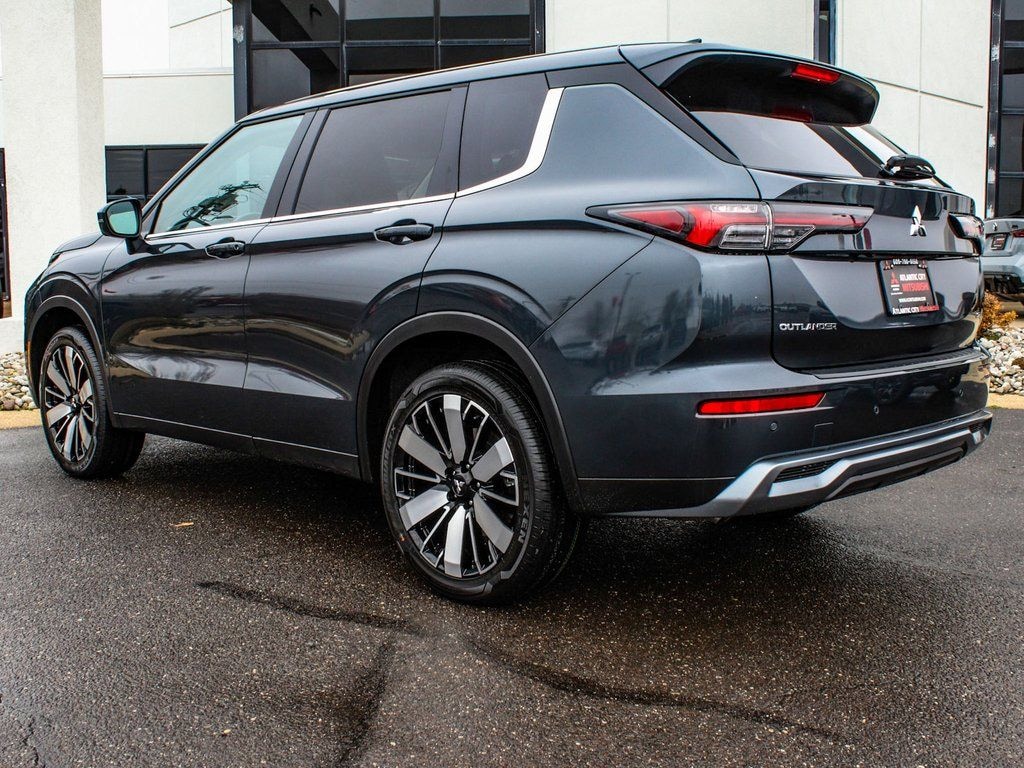 New 2026 Mitsubishi Outlander SE SUV