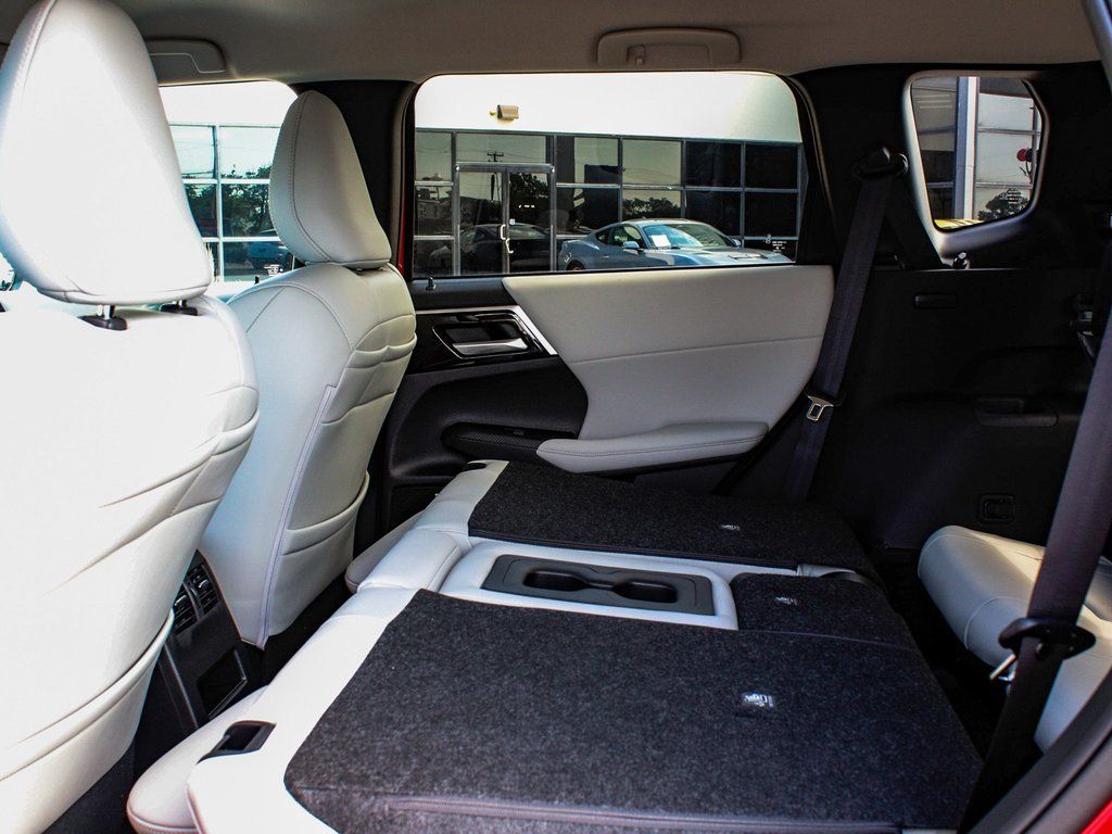 2025 Mitsubishi Outlander SE - Photo 35