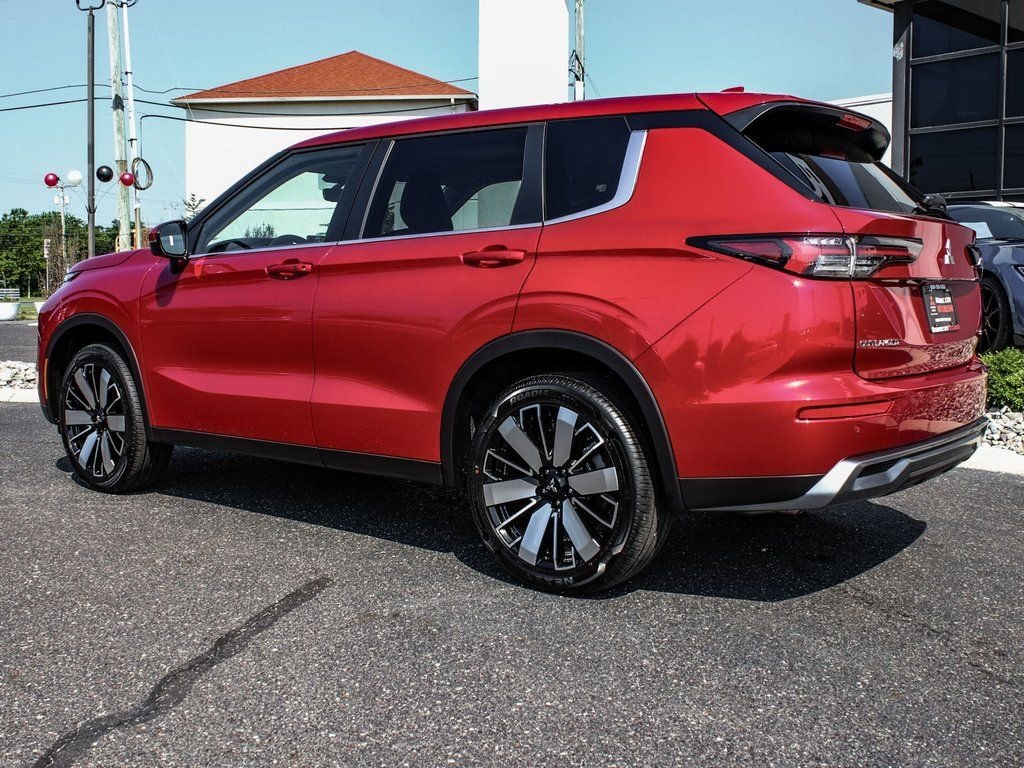 New 2025 Mitsubishi Outlander SE SUV