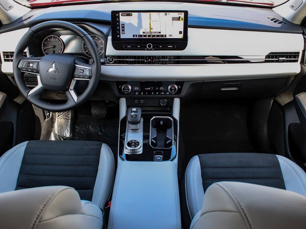 2025 Mitsubishi Outlander SE - Photo 37