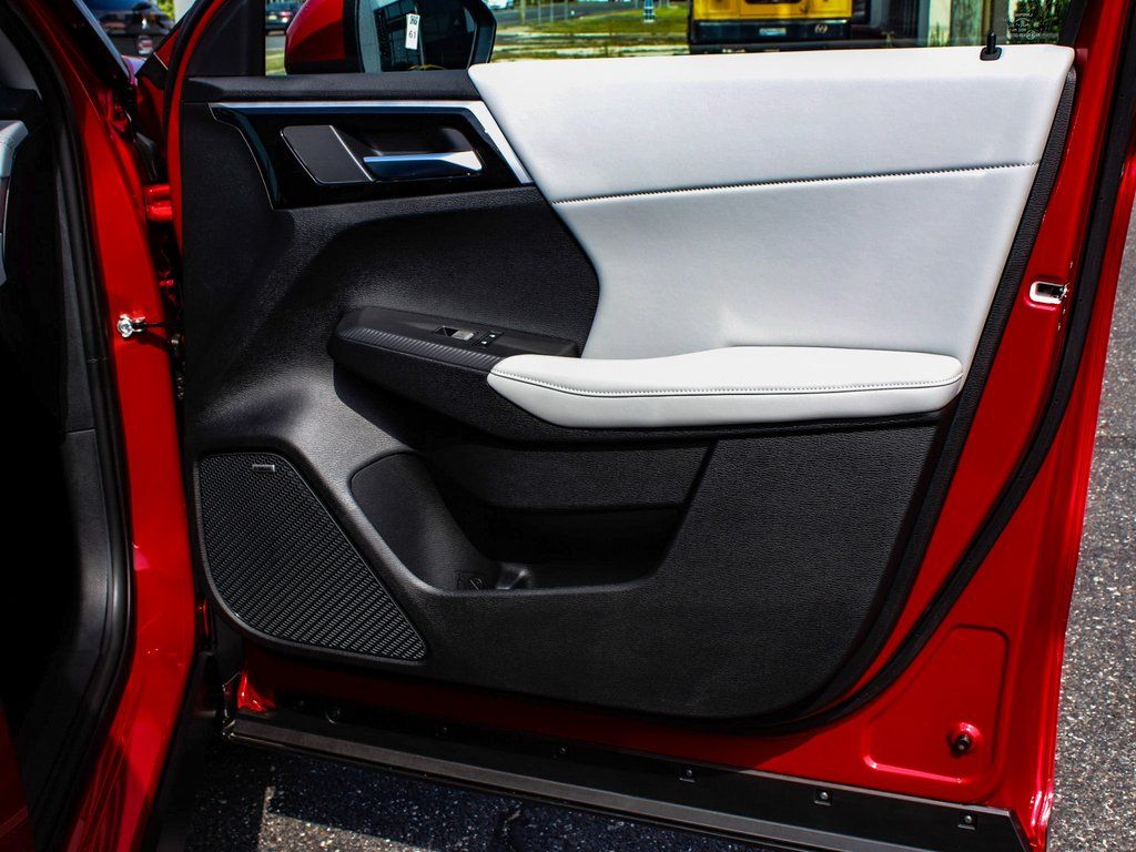2025 Mitsubishi Outlander SE - Photo 13