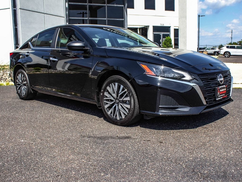 Used 2024 Nissan Altima 2.5 SV Sedan