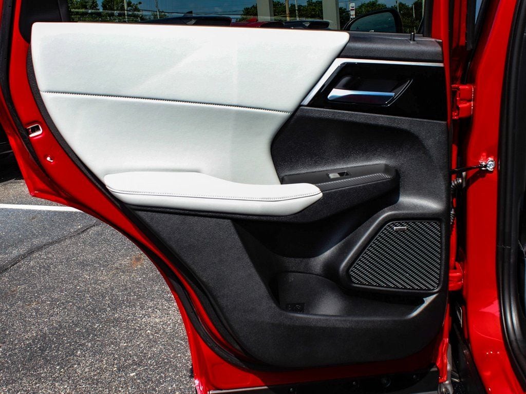 2025 Mitsubishi Outlander SE - Photo 11