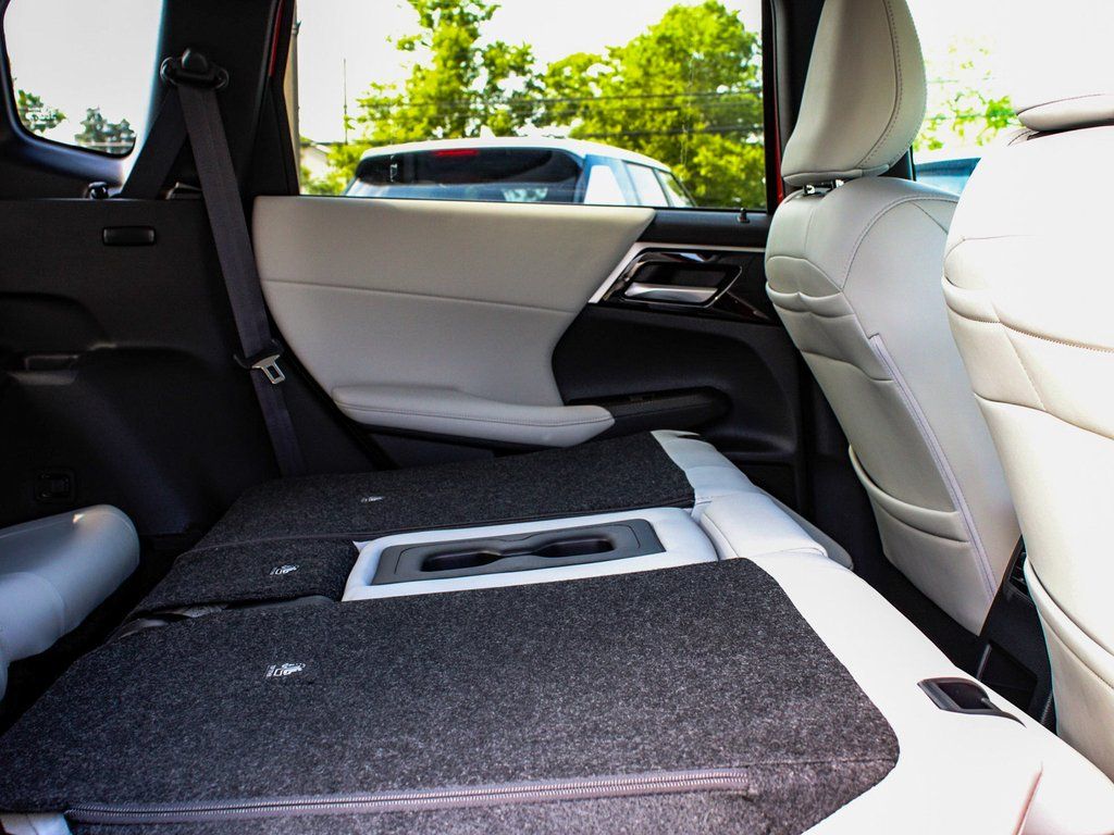 2025 Mitsubishi Outlander SE - Photo 38