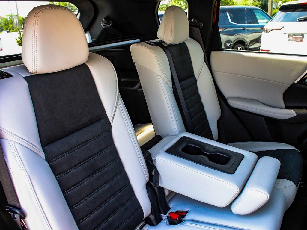2025 Mitsubishi Outlander SE - Photo 40