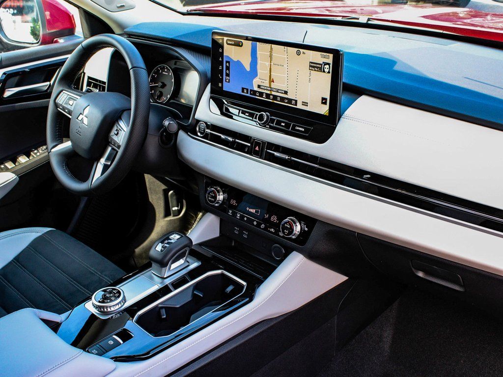2025 Mitsubishi Outlander SE - Photo 43