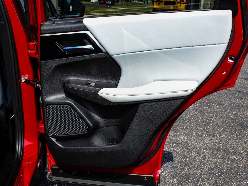 2025 Mitsubishi Outlander SE - Photo 12