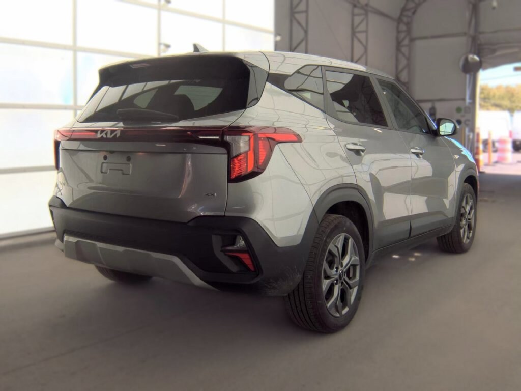 Used 2024 Kia Seltos LX SUV
