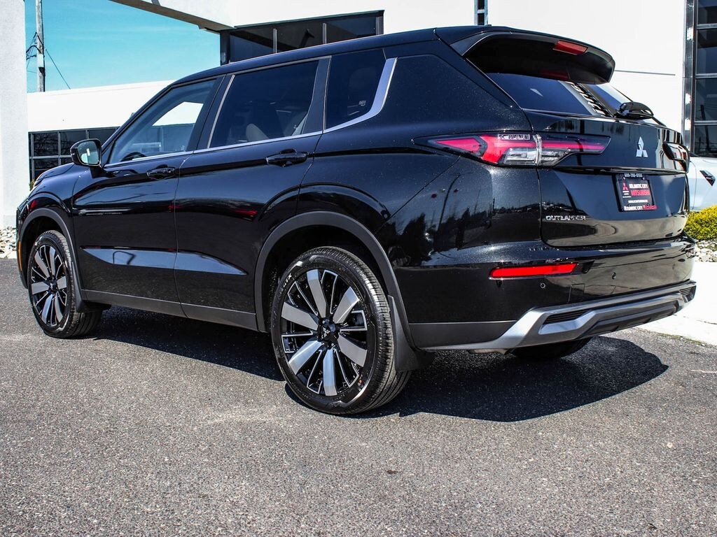 New 2026 Mitsubishi Outlander SE SUV