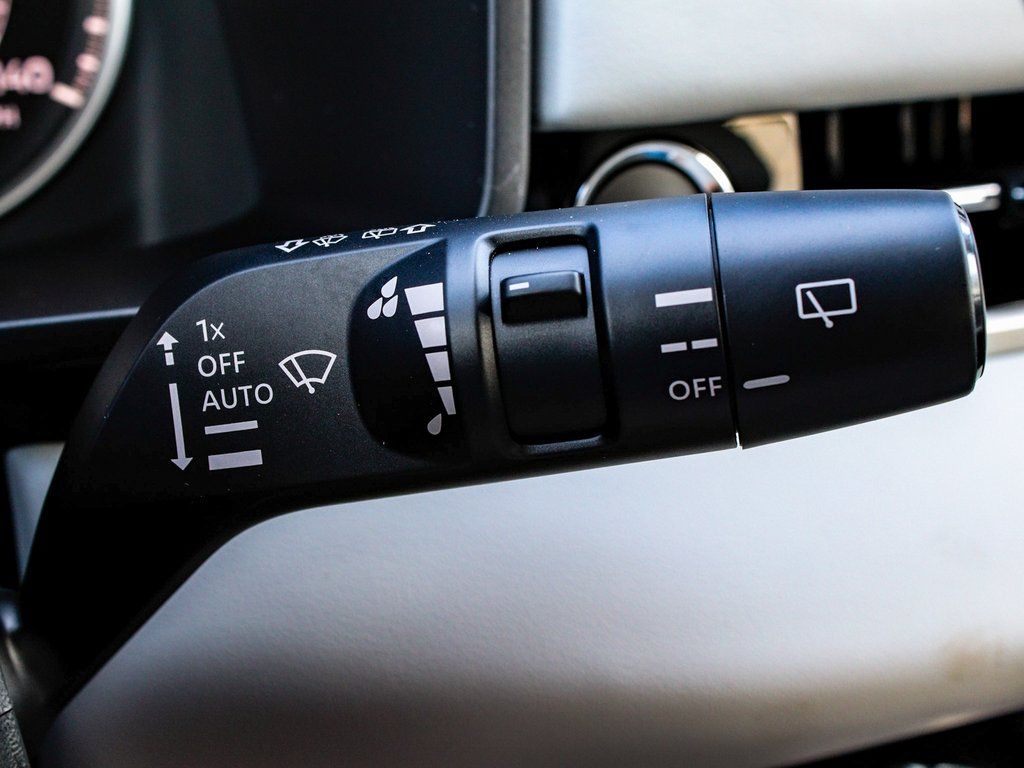 2025 Mitsubishi Outlander SE - Photo 29