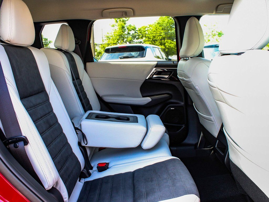 2025 Mitsubishi Outlander SE - Photo 39