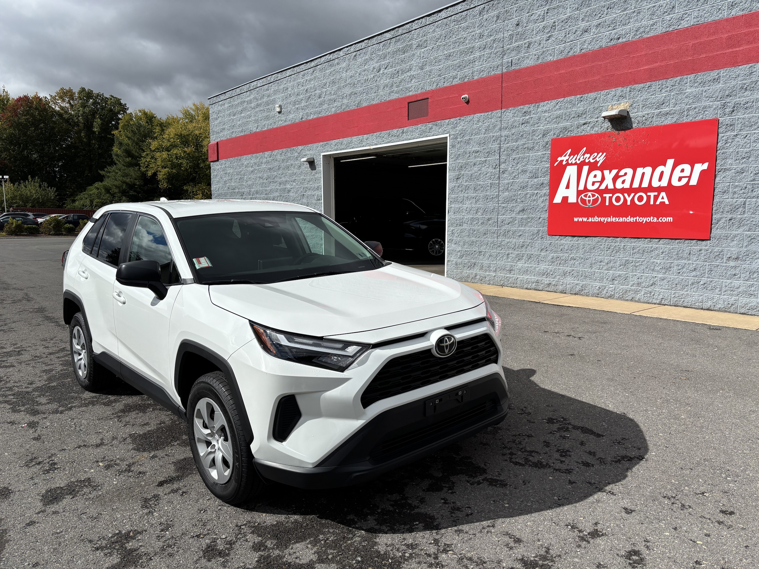 2025 Toyota RAV4 LE